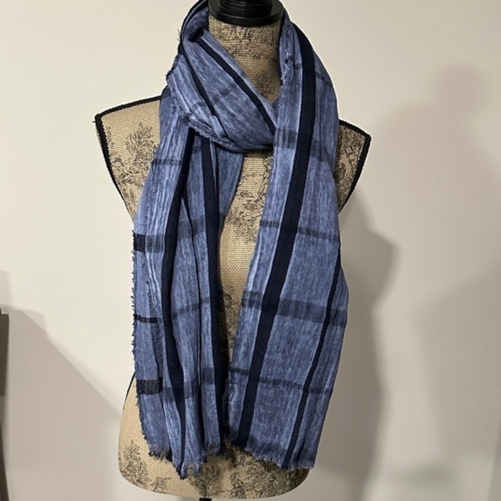 Universal Thread Blue Plaid woven Scarf 22x72”